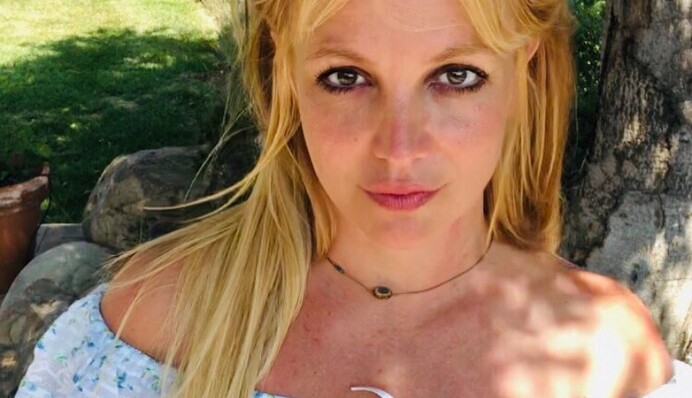 Бывший муж Бритни Спирс поддержал протесты за освобождение певицы из-под опеки отца