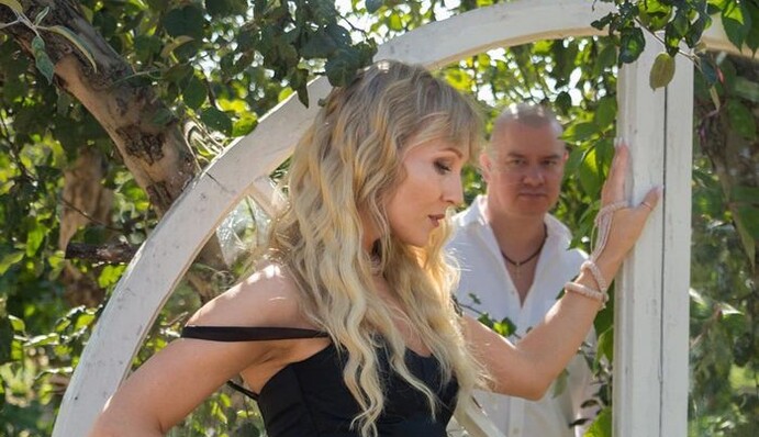 Я рядом, даже когда далеко: Евгений Кошевой чувственно поздравил жену-именинницу