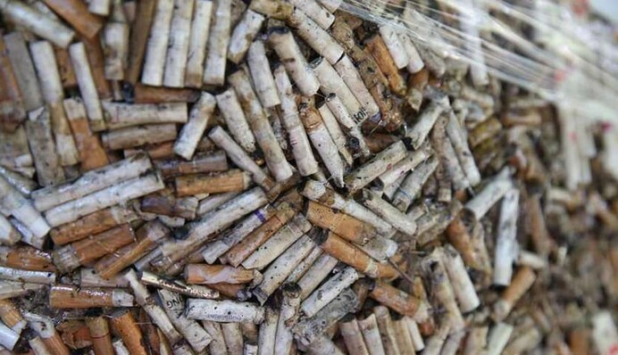 В Киеве появился новый арт-объект из двух мешков окурков: фото