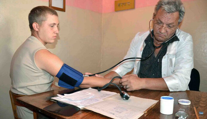 Медосмотр перед учебным годом: кому нужно делать справку 086 и сколько это стоит