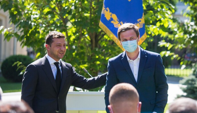 Зеленський присвоїв Дмитру Комарову звання заслуженого журналіста: що відповів телеведучий