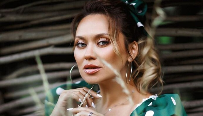 Акторка сіткому 