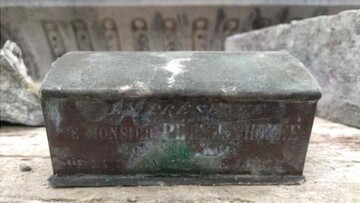 В Бельгии начали реставрацию старого фонтана и обнаружили шкатулку с сердцем мэра - прям как в сказках