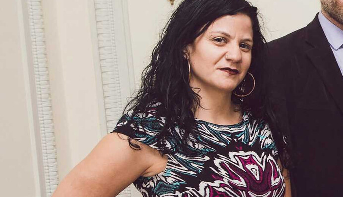 Белая женщина годами притворялась афроамериканкой, чтобы преподавать историю Африки