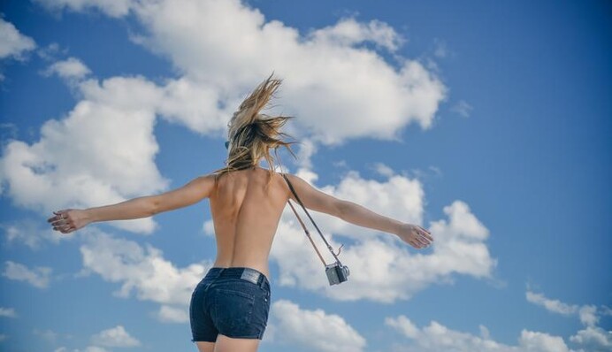 Девушку арестовали за пикантное видео на священном мосту - так провалилась попытка стать активисткой