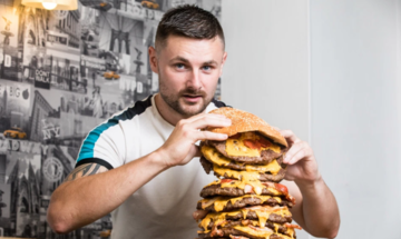 Ресторан приготував бургер на 32 тисячі калорій - блюдо подарують кожному, хто зможе його доїсти
