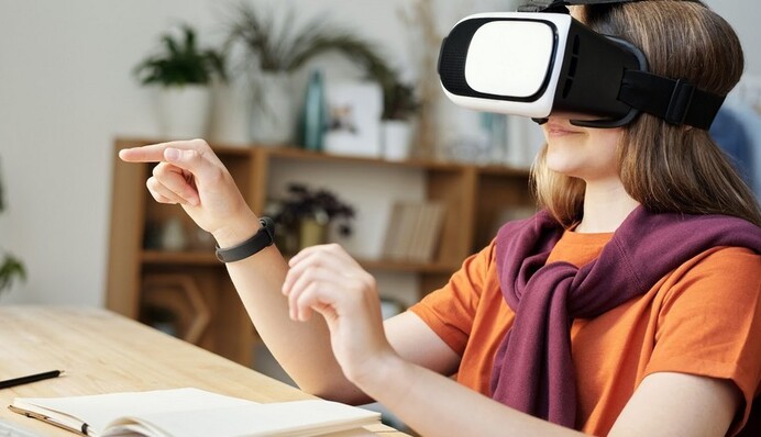 Как современные девушки по всему миру зарабатывают на видеоиграх