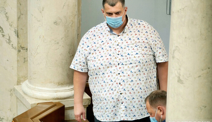 Модный президент и депутаты-пляжники: как одеваются украинские топ-политики