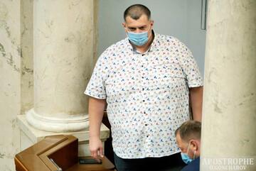 Модный президент и депутаты-пляжники: как одеваются украинские топ-политики