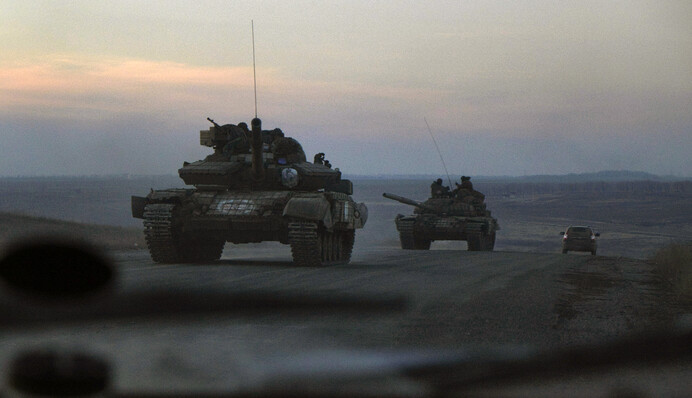 Бойовики стягують техніку повним ходом, а ми мовчимо: що не так з перемир'ям на Донбасі