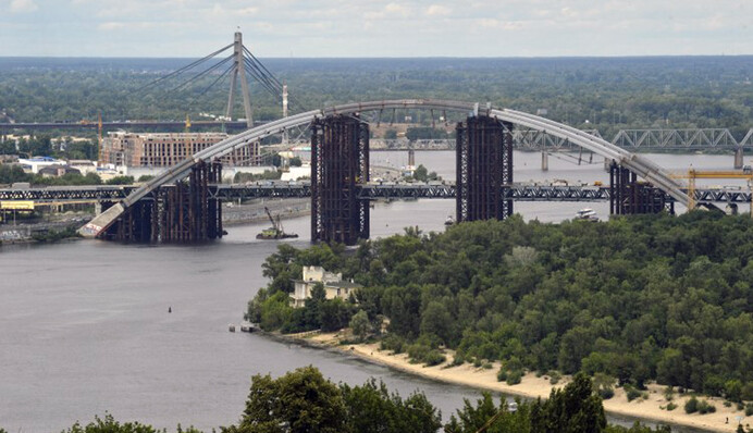 Переход в никуда: как Кличко проваливает строительство Подольского моста