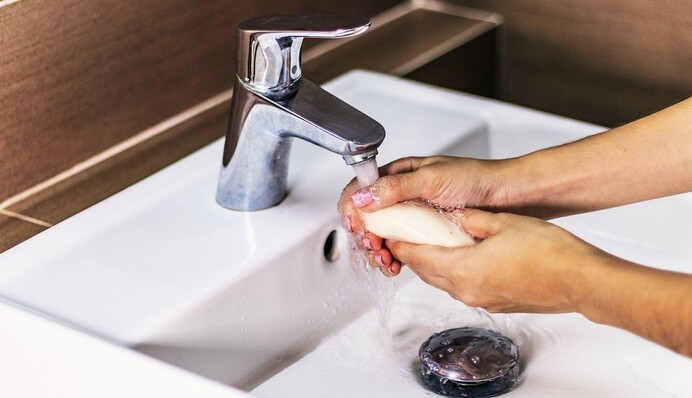 Нечистоти з крана замість води: хто довів Крим до катастрофи