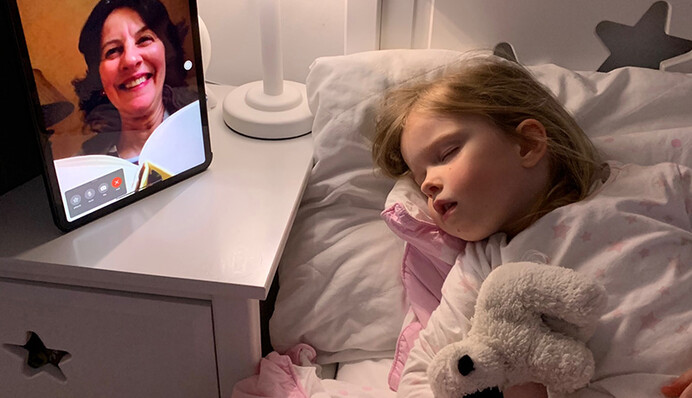 Британский музей показал вдохновляющие фото жизни на карантине - они растрогали даже королеву