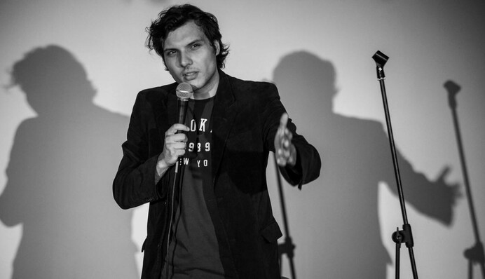 В Киеве стендаперу и соведущему 