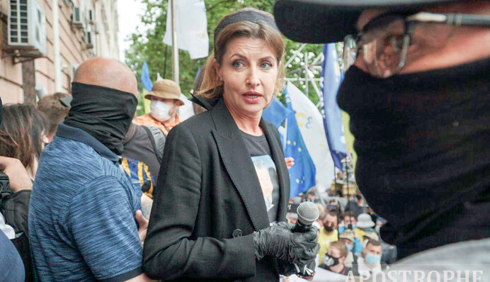 Сімейна справа: навіщо Порошенко відправив дружину боротися за Київ