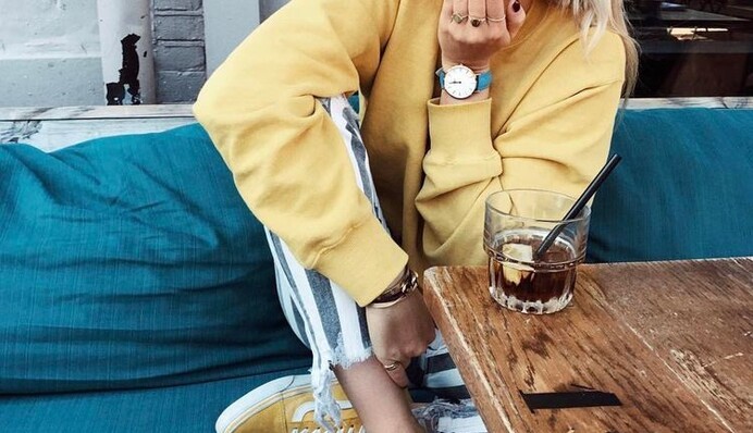 Ніжно-жовтий став головним кольором осені: 9 стильних ідей, як і з чим його носити в цьому сезоні