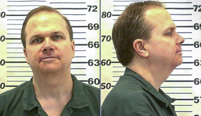 Убийца Джона Леннона попросил прощения у родных музыканта и объяснил свой поступок