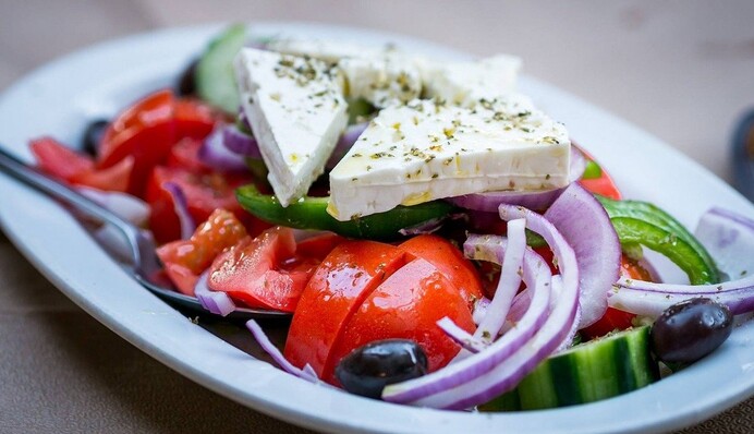 Как разнообразить греческий салат и сделать его оригинальнее - простой рецепт на каждый день