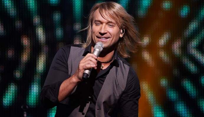 Коронавирус - не волчица, и перед Олегом Винником не растаял: певец слег с пневмонией