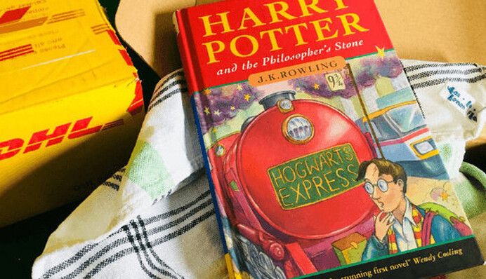 Гарри Поттер и тысячи фунтов: эмигрант 20 лет хранил редкую книгу Роулинг и только сейчас узнал ее новую цену