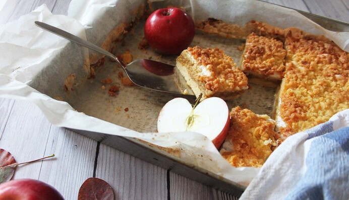 Печем дома душистый яблочный пирог за час: рецепт от Татьяны Литвиновой