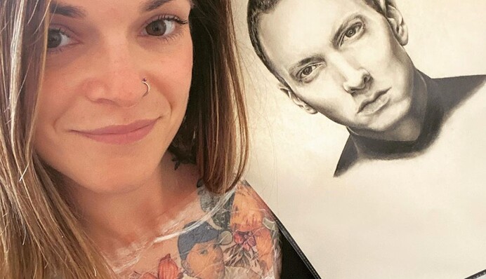 Фанатка Эминема сделала 16 тату с его лицом и попала в Книгу рекордов Гиннесса