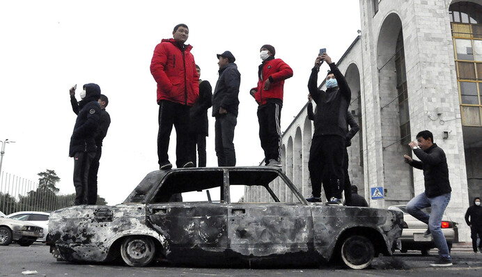 Міліція відмовилася помирати за владу - експерт про переворот у Киргизії