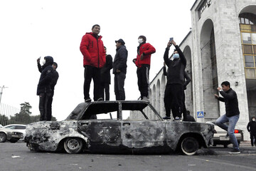 Міліція відмовилася помирати за владу - експерт про переворот у Киргизії