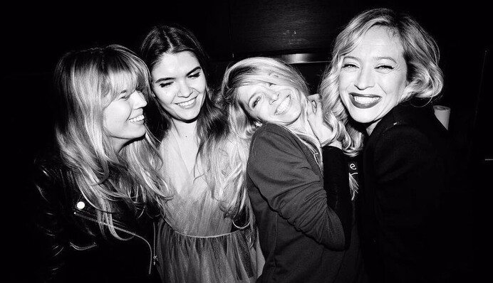 Вера Брежнева посвятила новую песню трем сестрам - как выглядит большая семья певицы