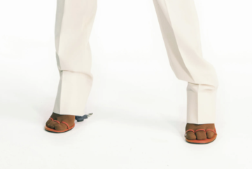 У мережі висміяли нове взуття модного бренду - ці босоніжки виглядають як лапи Скубі-Ду