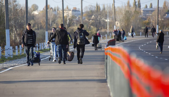 Окупанти перекрили шлях і люди в розпачі - глава Станично-Луганської РДА