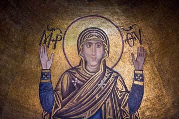 Покрова Пресвятої Богородиці: історія свята, традиції та прикмети