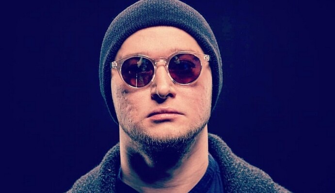 У лидера группы 