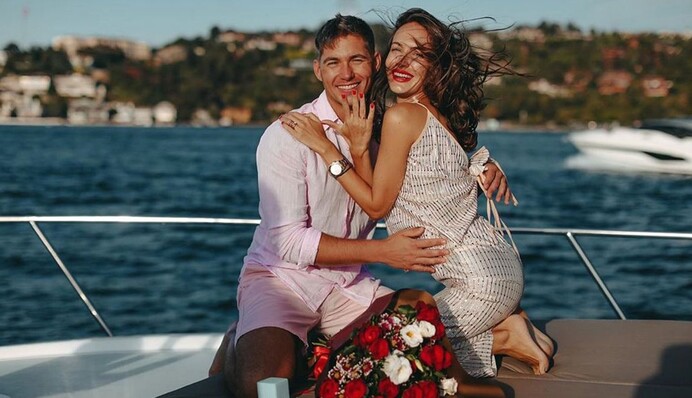 Володимир Остапчук одружився вдруге і показав дружину в скромній сукні