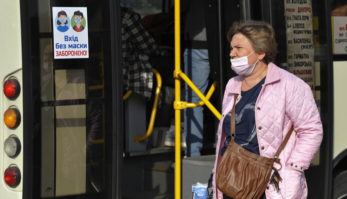 Власть бросила людей на произвол судьбы и мы должны изменить стиль жизни или умереть - врач Олег Мусий