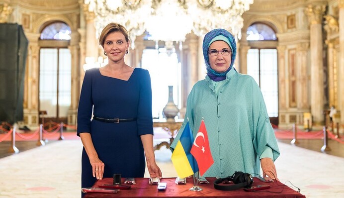 Як Олена Зеленська виглядала під час візиту до Туреччини: новий образ першої леді