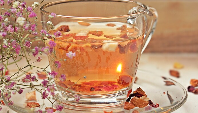 Вітамінний чай і не тільки: 3 корисні рецепти з калиною в сезон простудних захворювань