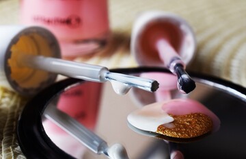 Мармуровий манікюр повернувся в тренди: 12 стильних ідей для походу в салон