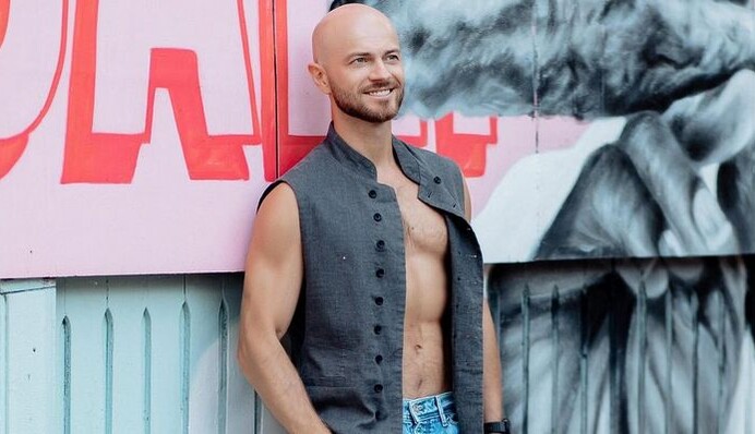 Влад Яма перестал скрывать лицо сына за смайлами - как выглядит ребенок хореографа