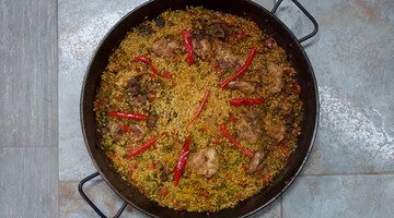 Готуємо вдома ситну паелью з кроликом: рецепт і поради Тетяни Литвинової