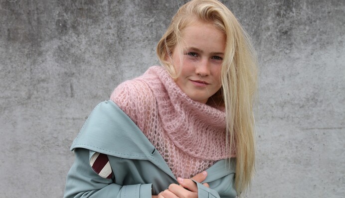 9 уютных свитеров на зиму, которые не захочется снимать