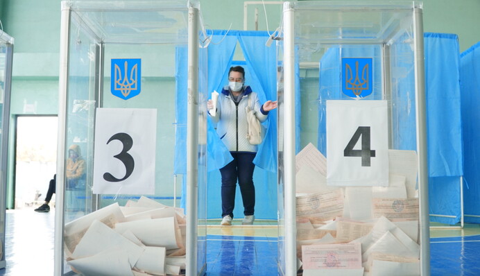Подсчет голосов на местных выборах в Украине: кто побеждает