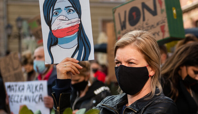 Більше ніж фото: в Польщі жінки в костюмах з 