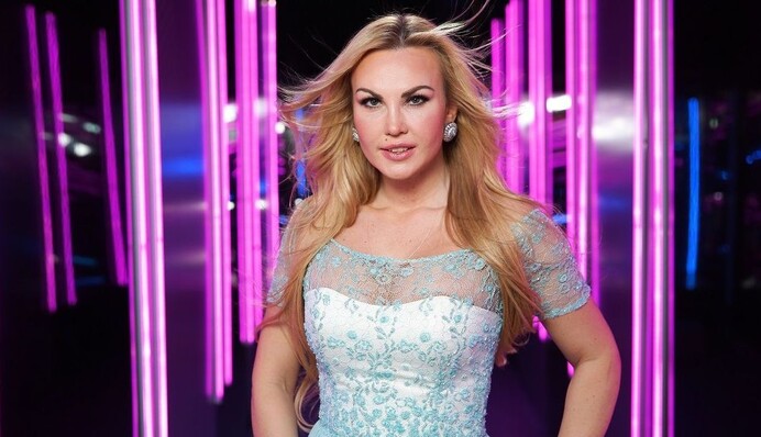 Нашла у мамы фотографию: Камалия показала, как выглядела в 16 лет