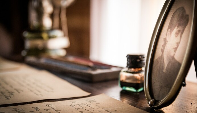 Семья получила открытку через 100 лет после отправления - так сильно почта еще не опаздывала