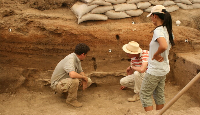 Археологи нашли древнее место жертвоприношения - жутко, но спустя 500 лет в земле жертвы отлично сохранились