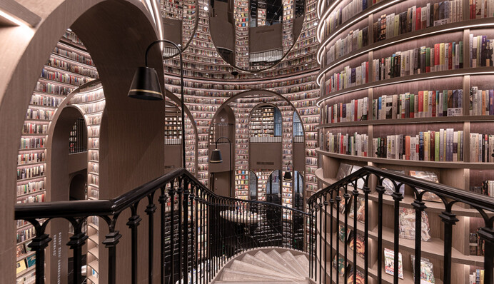 У Китаї побудували книжковий магазин, який виглядає як декорації фантастичного фільму: фото