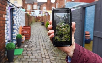 Соседи объединились для уборки заброшенной улочки, и преобразили ее до неузнаваемости