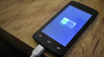 Мобільні батареї-зомбі влаштовують пожежі на звалищах - ось чому не варто викидати їх просто до смітника