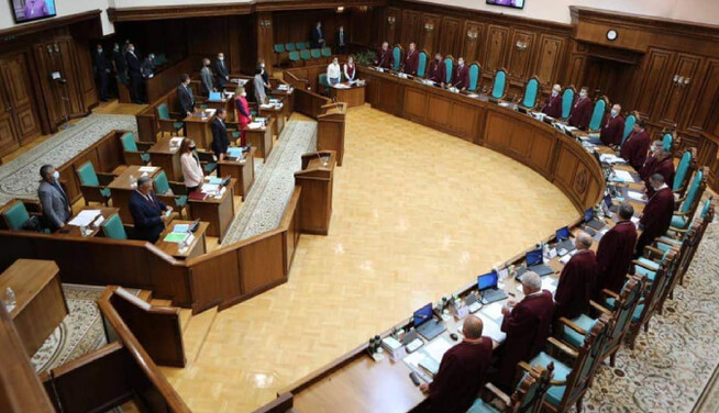 Гучне рішення Конститу­ційного суду щодо декларацій чиновників: що це означає